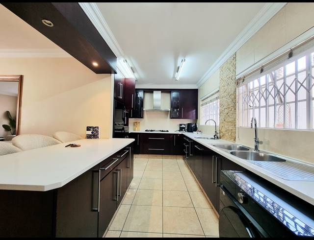 5 BEDROOM HOUSE TO LET IN BEDFORDVIEW
